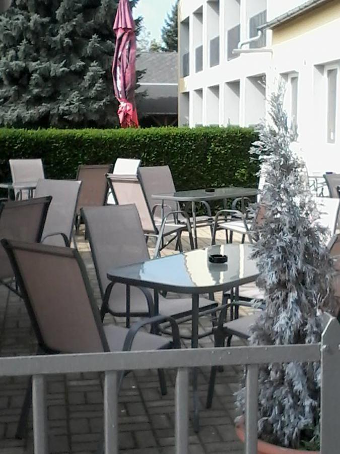 Grill Terasz Etterem Es Szallashely Mezokovesd ภายนอก รูปภาพ