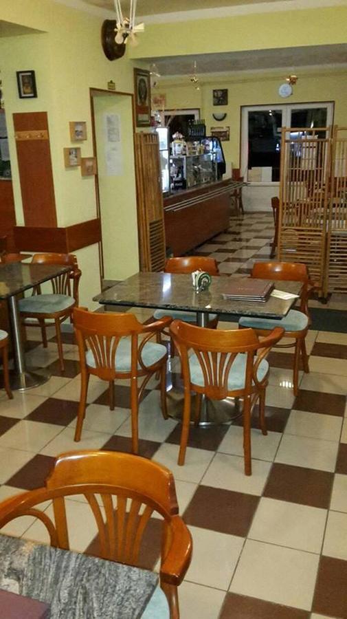 Grill Terasz Etterem Es Szallashely Mezokovesd ภายนอก รูปภาพ