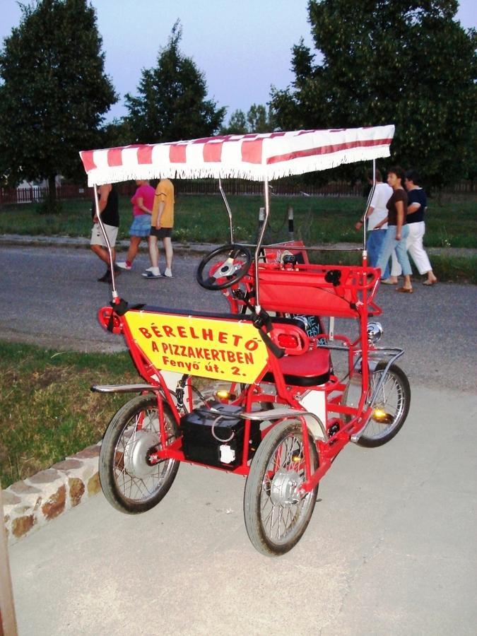Grill Terasz Etterem Es Szallashely Mezokovesd ภายนอก รูปภาพ
